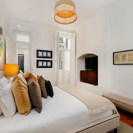 Whome Majestic With Breathtaking River Views *