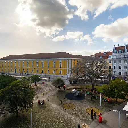 Whome Majestic With Breathtaking River Views