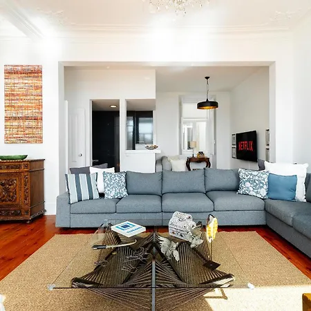 Whome Majestic With Breathtaking River Views