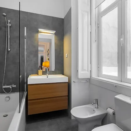 Whome Majestic With Breathtaking River Views *